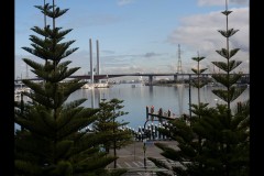Docklands Walk (Ken Gosbell ©)